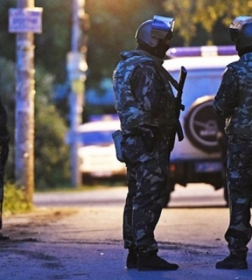 У Бердянськ завезли кілька автобусів із військовими росгвардії