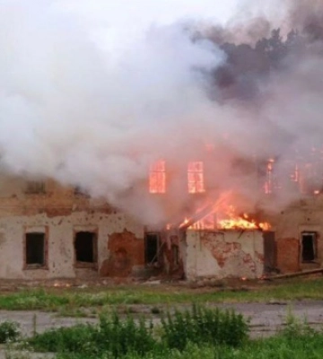 Через обстріли Сумщини загарбники пошкодили будинок культури