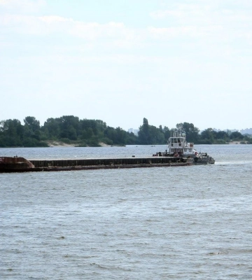Біля Нової Каховки ЗСУ потопили баржу з російськими військовими та технікою