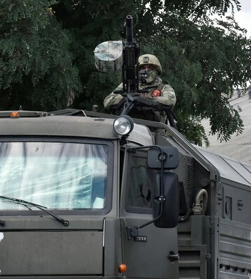 Росіяни виселяють людей з селища на Херсонщині й незаконно утримують жителів міста на Харківщині – Генштаб