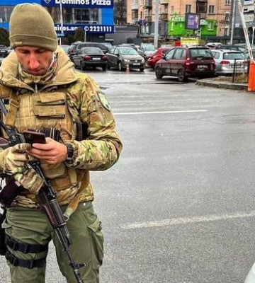 На Крымском мосту прогремел взрыв: фото и видео сильного пожара
