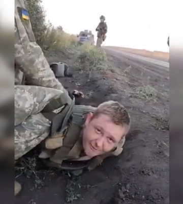 «За шампунем ішов». Мережу розсмішило відео полоненого окупанта
