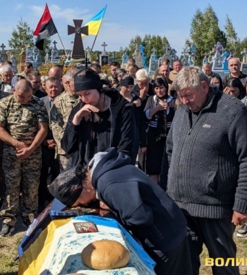 Витягувала побратимів з поля бою: Волинь попрощалася із 28-річною медикинею, яка загинула на фронті