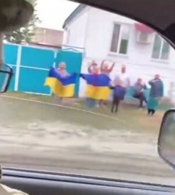 Українські воїни у звільненій Балаклії. ВIДЕО
