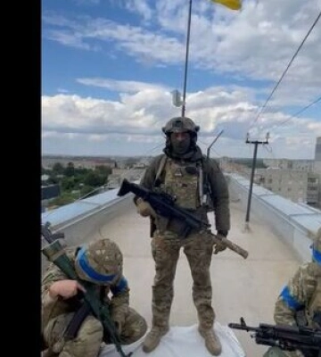 Прапор України у вільному українському місті під вільним українським небом, - Зеленський про звільнення Балаклії. ВIДЕО
