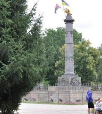 Мінкульт рекомендував демонтувати &quot;російські&quot; пам’ятники у Полтаві