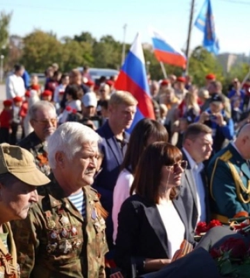 В Мариуполе захватчики в советских традициях праздновали годовщину освобождения Донецка от фашистов