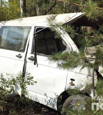 Пошкодження колеса спричинило ДТП мікроавтобуса з п&#039;ятьма людьми біля Сарн