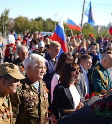Окупанти відсвяткували в Маріуполі &quot;річницю звільнення Донецька від фашистів&quot;. ВІДЕО+ФОТОрепортаж