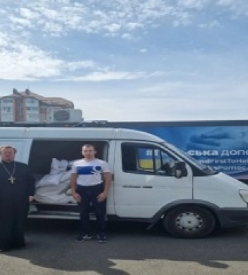 Верующие киевского храма УПЦ передали гуманитарную помощь в Бучу