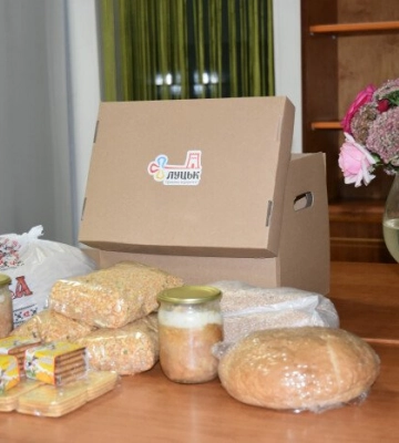 У Луцьку підопічним терцентру вручили продуктові набори