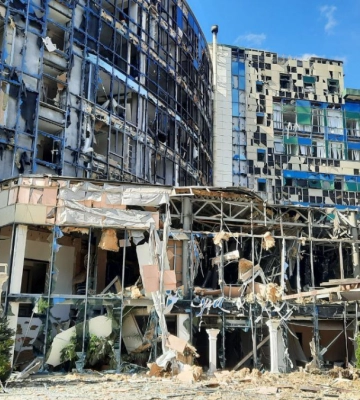 У Харкові – &quot;прильоти&quot; в житлові будинки, горить садочок у центрі міста: поранені діти