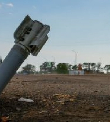 Щойно звільнене селище вороги знову обстрілюють