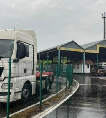 Рух через пункт пропуску на кордоні України та Польщі, який блокували польські водії, відновлено