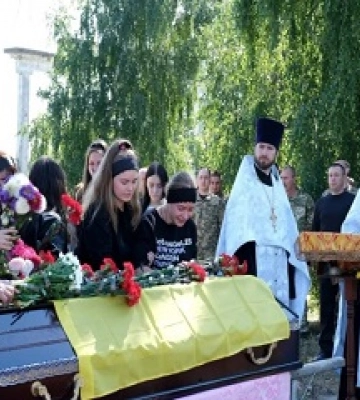 В пяти епархиях священнослужители УПЦ отпели украинских воинов