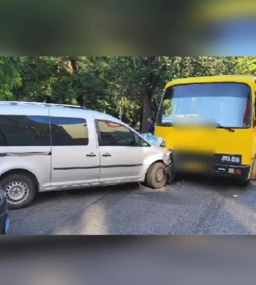 В Одесі трапилася ДТП за участю маршрутки, постраждали чотири пасажири, - ФОТО