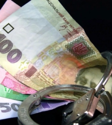 На Київщині за хабар у ₴350 тисяч затримали начальника районної військової адміністрації та його радника