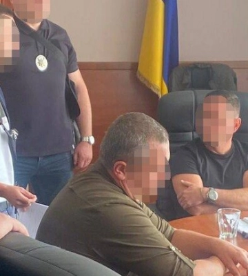 В Киевской области двух чиновников поймали на крупной взятке