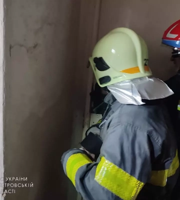 У Павлограді батьки кинули маленьких дітей у зачиненій квартирі: хлопчик випав з вікна