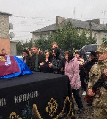 У відчаї розверзлись небеса: на Волині попрощалися із Героєм Вадимом Дудком