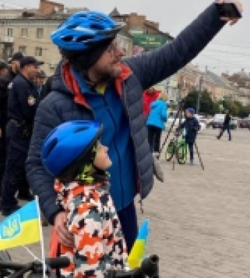 Шоломи і вишиванки: як у Луцьку минув велопробіг до Дня міста