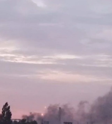 Гучно вже не одну годину: в окупованій Каховці детонують боєприпаси