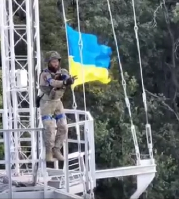 На доме в Большой Камышевахе на Харьковщине развевался украинский флаг