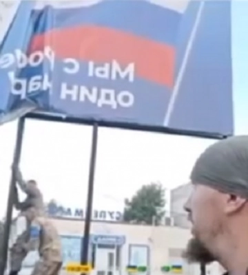 &quot;За вас правда, за вас сила, за вас воля святая&quot;, - украинские военные читают Шевченко в освобожденной Балаклее. ВИДЕО