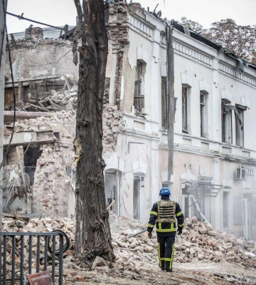 Як Дніпро долає наслідки нічного ракетного удару по центру міста