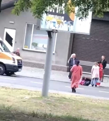 У Дніпрі на Янтарній автомобіль збив дівчинку на пішохідному переході: відео