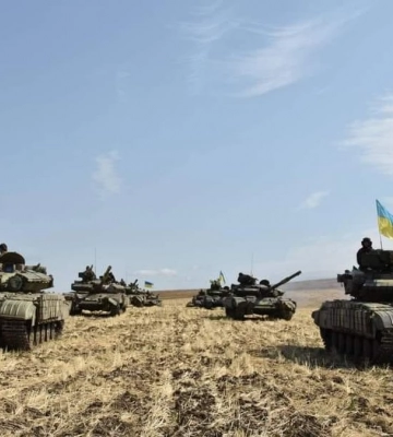 Біля Нової Каховки ЗСУ потопили баржу з російськими військовими та технікою