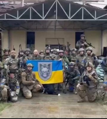 У зруйнованому окупантами Ізюмі підняли український прапор