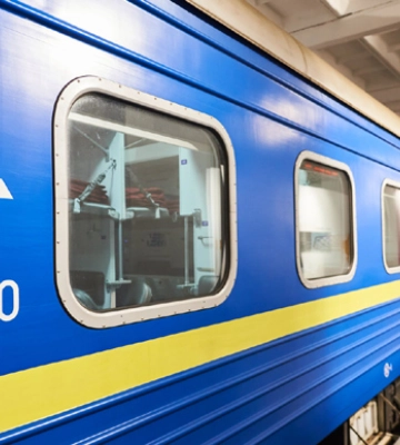 На Львівській залізниці змінили розклад руху й маршрути приміських та регіональних поїздів