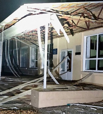 Вночі ворог обстріляв Криворізький район: понівечені будинки та газогін