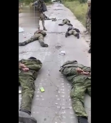 ЗСУ показали взяття в полон військових РФ та трофейний склад БК