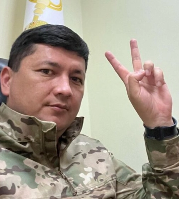 &quot;Какая красивая&quot;, &quot;Похожи, как близнецы&quot;. Ким показал селфи с сестрой