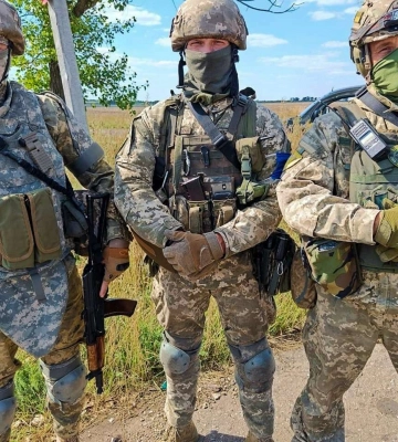 Бійці дніпровської тероборони, ризикуючи життям, врятували коней