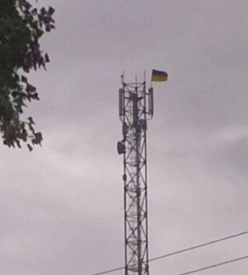 Сватовщина дождалась: на Луганщине подняли флаг Украины 