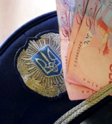 У Луцьку водій, позбавлений прав, хотів відкупитися від поліції