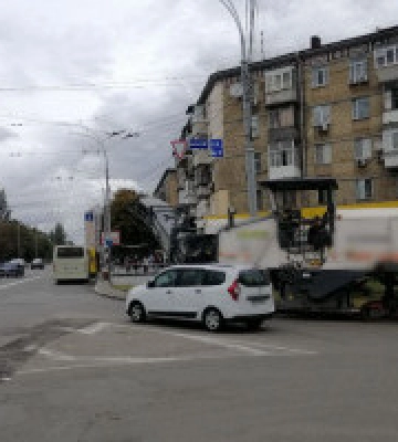 У Києві через ремонтні роботи ускладнено рух на Чоколівському бульварі