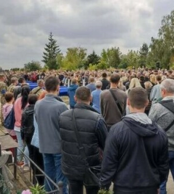 В Каменском простились с шестью защитниками Украины, погибшими на Донбассе. ФОТОрепортаж