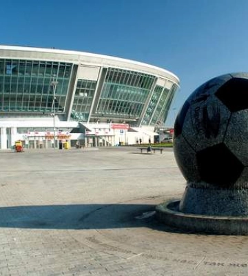 Россияне украли с Донбасс-Арены гранитный мяч и поставили его в Москве — СМИ