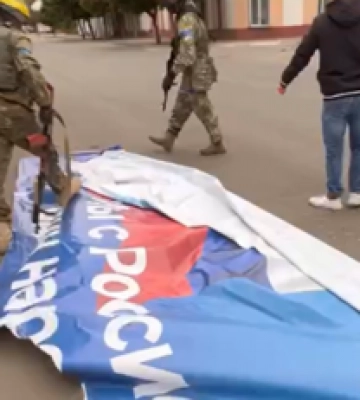 Все российские тряпки сняты: яркие кадры из освобожденного Волчанска