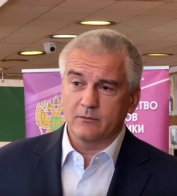 «Гоблину» Аксенову стало страшно в Крыму: просит Москву покончить с Украиной