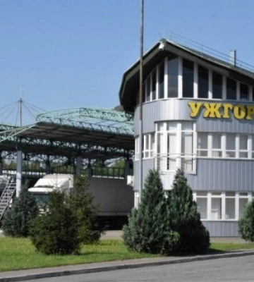 КПП &quot;Ужгород&quot; припиняє оформлення осіб, які прямують у Словаччину пішки