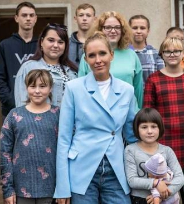 Катя Осадча оголосила збір на житло для родини, яка опікується 10 дітьми-сиротами