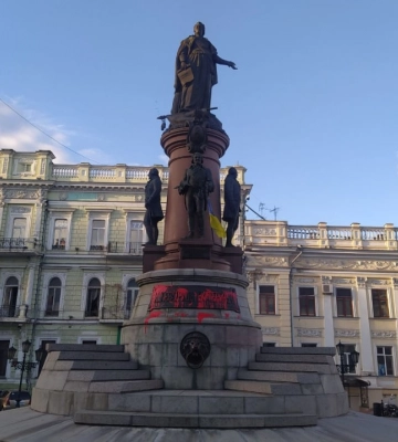 В Одессе снова облили краской памятник Екатерине II