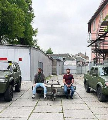 Чернівецький волонтер вже передав більше 50 автівок для ЗСУ