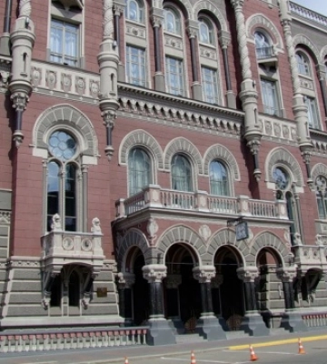 НБУ провів операції з обміну готівкового долара та євро на безготівковий