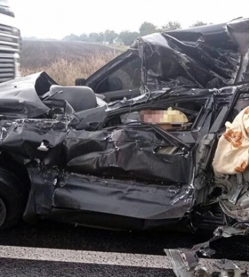 На Дніпропетровщині легковик врізався в автовишку: водій загинув